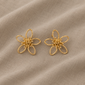 Celestine Ohrringe mit Blumenakzent