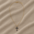 Halskette mit blauem Kreuz-Zirkonia-Anhänger