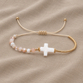 Anmutiges Weißes Kreuz Armband