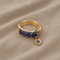 Statement-Ring aus Gold mit blauem Kristall