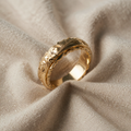 Antiker goldener Blütenring