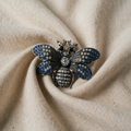 KÖNIGLICHE BLAUE BIENENSPANGE