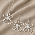 Boho-Set aus Blumenhalskette und Ohrringen