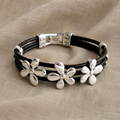 Schickes Boho-Blumenarmband