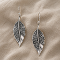 Feine boho-inspirierte Blatt-Ohrringe