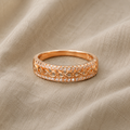 Anmutiger Unendlichkeitsring mit Zirkonia