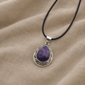 Halskette mit tropfenförmigem Amethyst