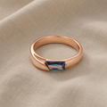 Warmer quadratischer bunter Zirkonring