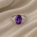 Ikonischer silberfarbener Ring mit Amethyst und Zirkonia