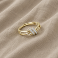 Funkelnder Zirkonia-Ring in Goldfarbe