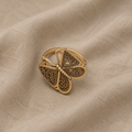 Strahlender Statement-Ring mit Schmetterling