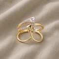 Strahlender Ring mit Zirkonia und ausgeschnittenem Design