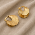 Ätherische Creolen goldfarben