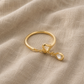 Exquisiter Ring mit Herzanhänger