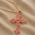 Anmutige Halskette mit Kreuz